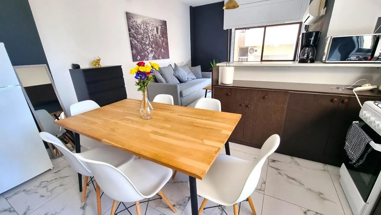 Cozy Beach Apt, Near Airport With 100Mbit Internet Larnaca 0*,  Kypr
