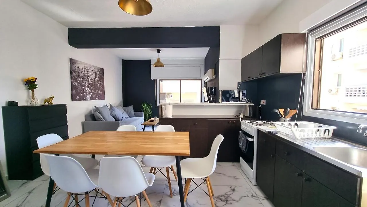 Cozy Beach Apt, Near Airport With 100Mbit Internet Larnaca Kypr