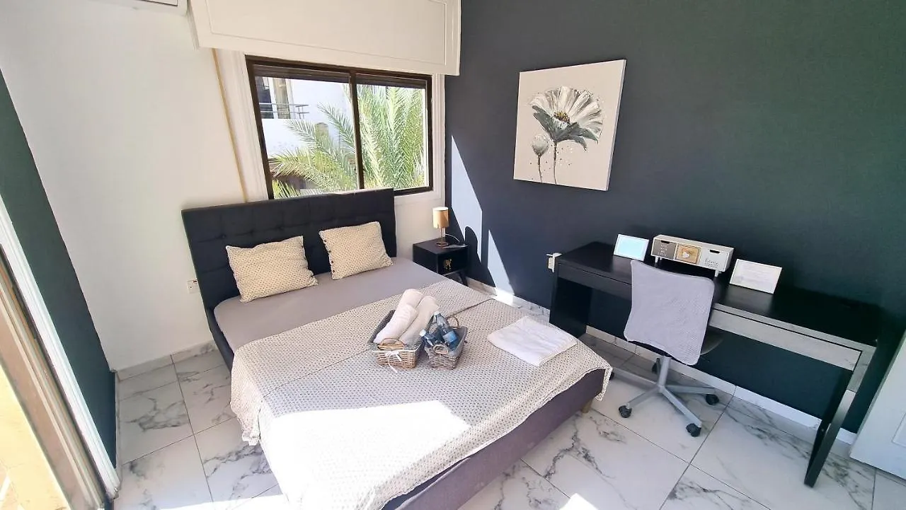 Cozy Beach Apt, Near Airport With 100Mbit Internet Larnaca 0*,